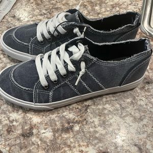 Pop Declan Womens Sneakers